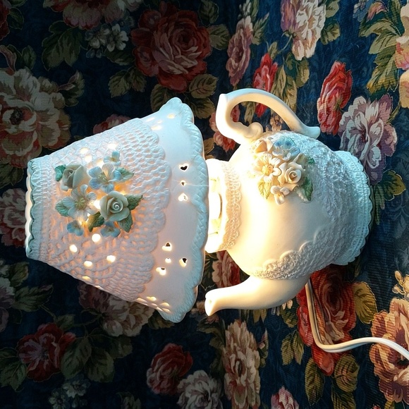 Vintage Other - Vintage 3D Floral Lace Ceramic Tea Pot Lamp Cottagecore Grannycore